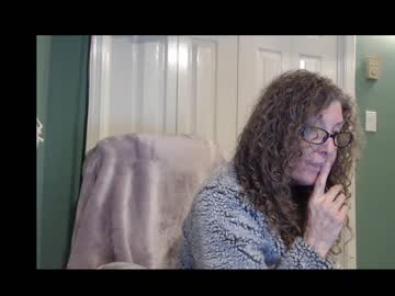 有被虐待癖的富姐高价雇女主夫妻把自己扮成保姆给女主舔屁眼给男主吃鸡巴滴蜡虐阴对白精彩