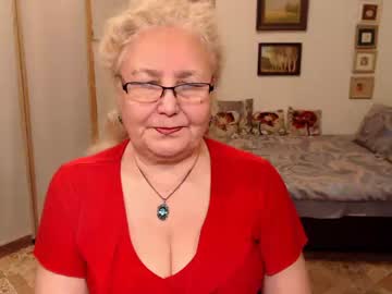 Tasty Teases Her Clit in Virtual Reality