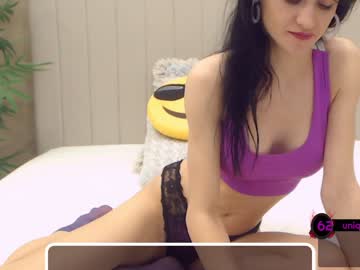 在未来丈母娘家趁女友洗澡偷偷溜进去调戏她,来劲后掰开屁股让我插,捂着嘴巴不敢叫,真刺激！